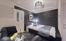Hotel Refrain